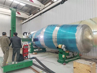 アルミ缶車円周シーム自動溶接機